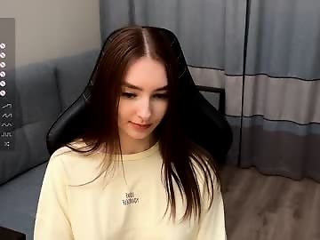 notelis is 18 year old boobs sex cam girl