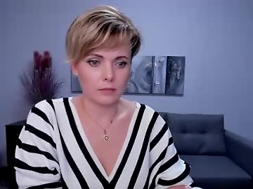 julia_wilsons is 37 year old middle sex cam girl