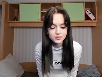 fannyhaviland is 18 year old young sex cam girl