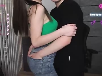 maxxxbailey is 20 year old boobs sex cam couple