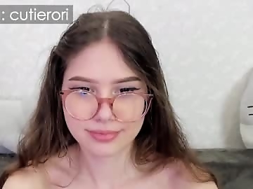 cutierori is 19 year old sex cam girl