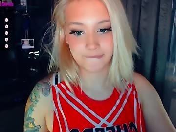 vickyfuckingdoll is 0 year old hairy sex cam girl