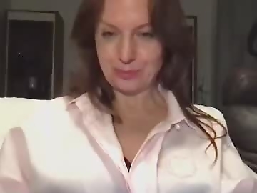 rachelldelicious is 45 year old mature sex cam girl