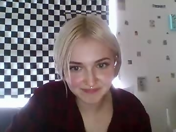 scarlettestonee is 24 year old young sex cam girl