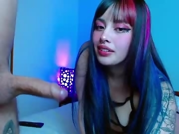 nikkyblush is 20 year old cumshow sex cam couple