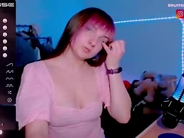 lilsofii is 20 year old boobs sex cam girl