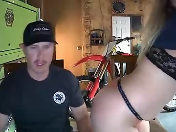 garagesex22 is 0 year old sex cam couple