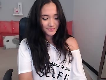 arabellaswan is 22 year old asian sex cam girl