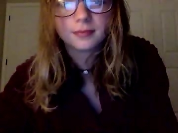 delilalove3412 is 19 year old sex cam girl