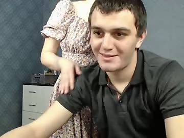 renae_tom is 21 year old russian sex cam couple