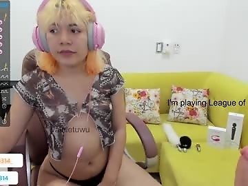 vaioletuwu is 21 year old hairy sex cam girl