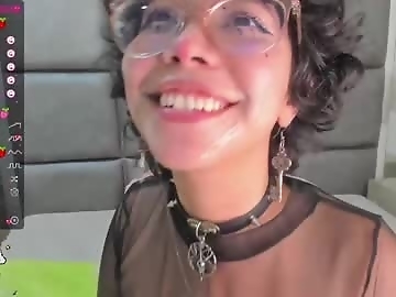 piinkcat is 18 year old spanish sex cam girl