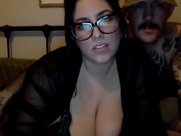 jordanamama is 31 year old sex cam couple