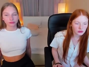 fiamoor is 19 year old couple sex cam couple