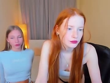 fiamoor is 19 year old teen sex cam couple