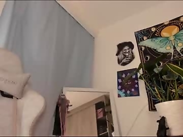 uryko_yor is 22 year old hairy sex cam girl