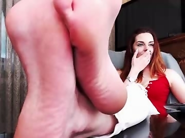misspetitevenus is 31 year old middle sex cam girl