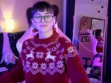 lolymolli is 18 year old kinky sex cam girl