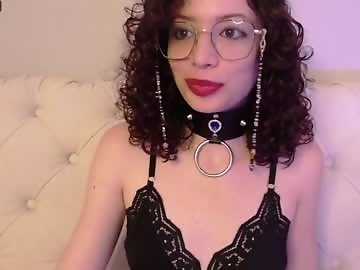 its_marie is 22 year old blowjob sex cam girl