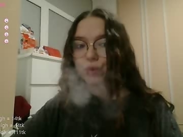 me_hanna is 18 year old boobs sex cam girl