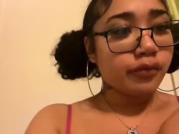 dayqueen1 is 0 year old sex cam girl