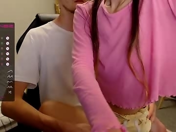 alien_art_lover is 23 year old kinky sex cam couple