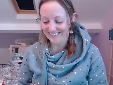 alice8363 is 36 year old middle sex cam girl