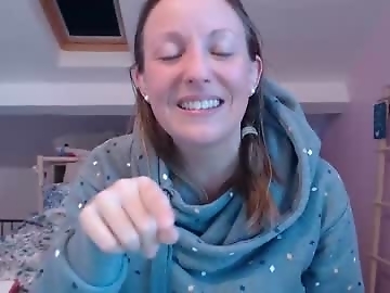 alice8363 is 36 year old french sex cam girl