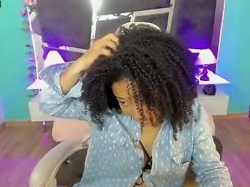 zendaya_kiman is 28 year old latin sex cam girl