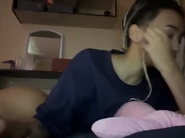 reese_may is 0 year old sex cam girl