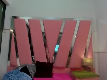 natassha_brown is 18 year old ebony sex cam girl