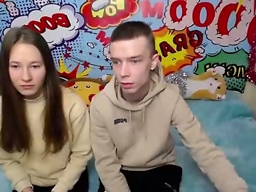 courtney_luv is 21 year old cumshow sex cam couple