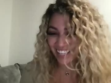 michidee_ is 0 year old sex cam girl