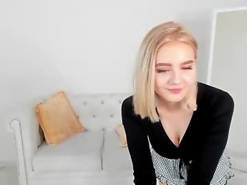 oliviabr0wn is 18 year old sex cam girl