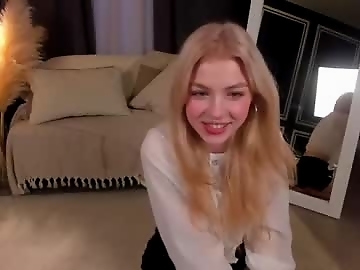 elizabethmad is 19 year old sex cam girl