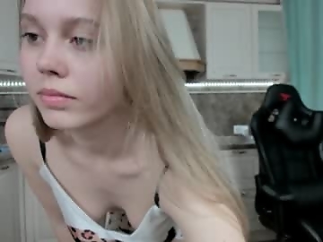 brightrays__ is 18 year old sex cam girl