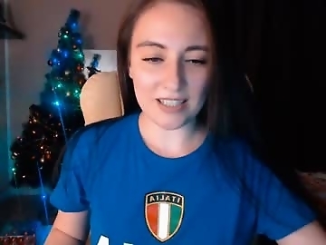 miss_leee is 0 year old italian sex cam girl