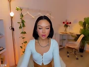avery_clar is 0 year old sex cam girl