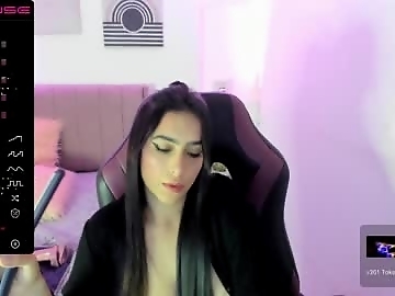 chloe_walk_ is 23 year old anal sex cam girl