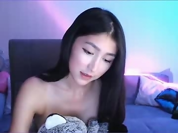 hatumisou is 21 year old asian sex cam girl