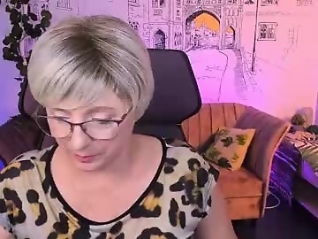 sugarvi is 58 year old sex cam girl