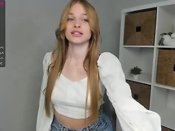 ssscarlett is 20 year old sex cam girl