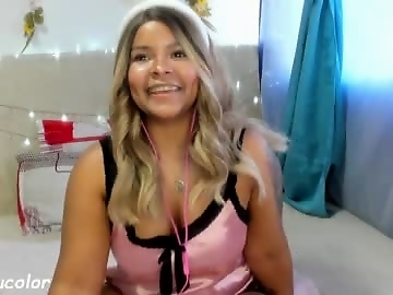 soytucolor is 21 year old ebony sex cam girl