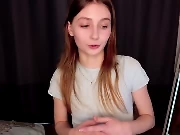 cute_fox_girl is 18 year old sex cam girl