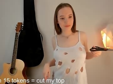 margarethowell is 18 year old french sex cam girl