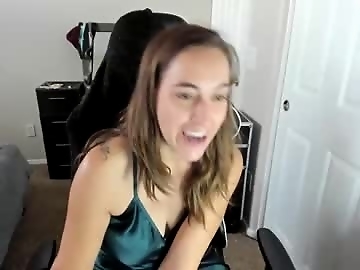 lilithoftrees is 31 year old middle sex cam girl