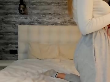 kateglows is 0 year old french sex cam girl