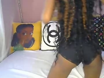 queensanta is 20 year old ebony sex cam girl