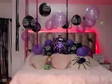 aliss_es is 0 year old kinky sex cam girl