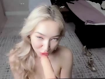 evanonsense is 23 year old sex cam girl
